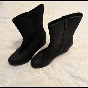 Ugg waterproof wedge boots size 8 NEW